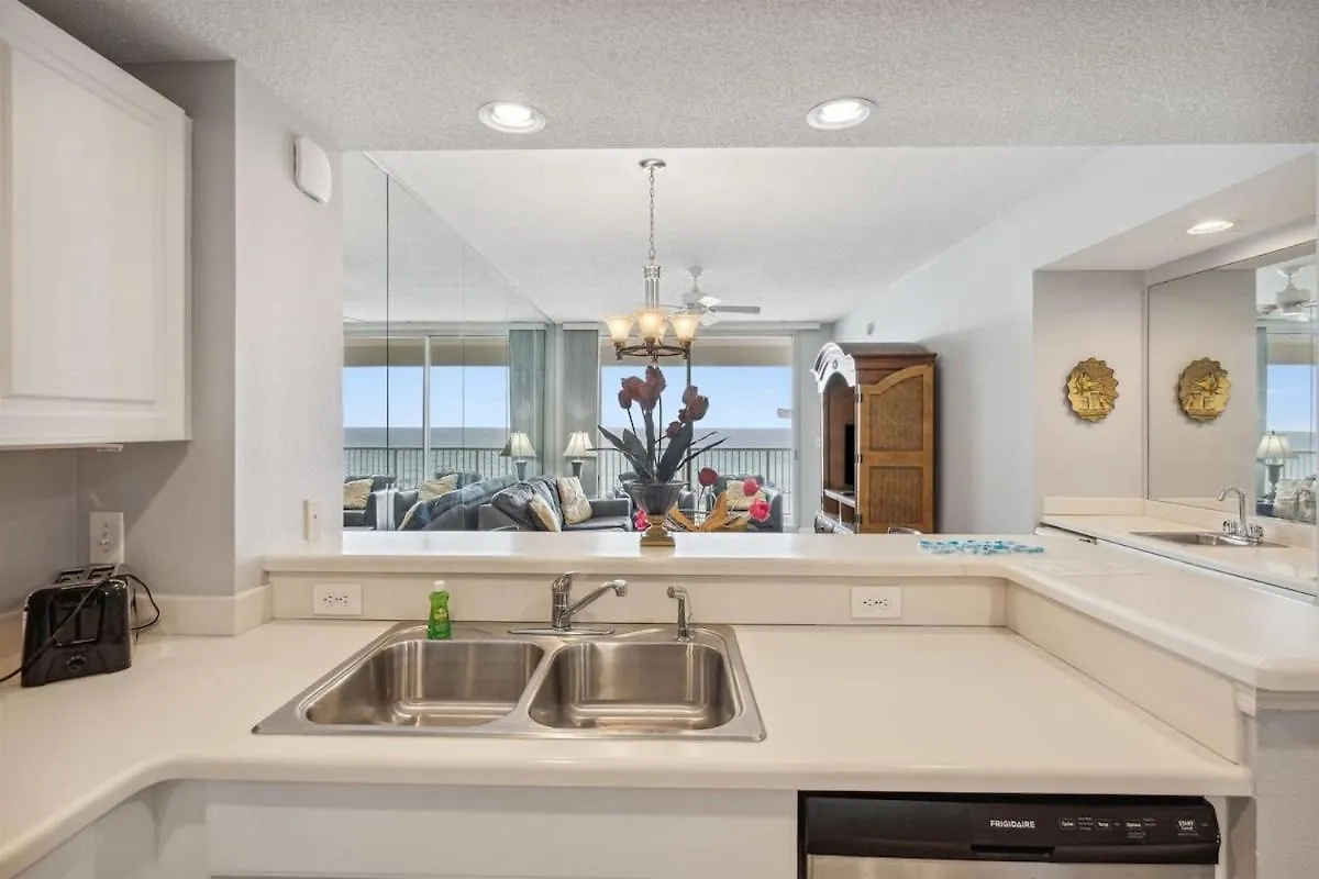 Majestic Condo- Tower 2 #206 3 Bedroom 3 Ba Low Floor! Panama City Beach Lägenhet